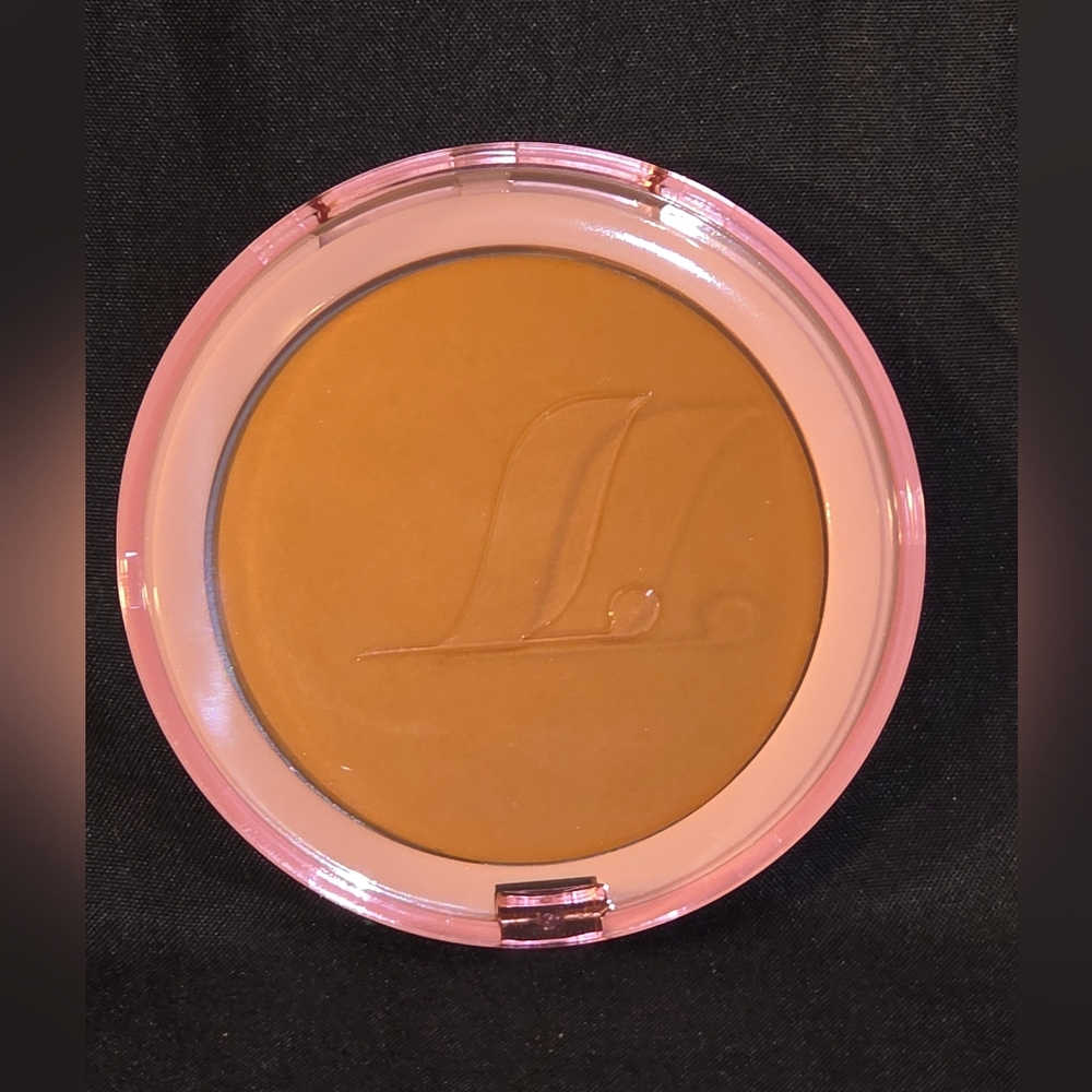NIB- Angel Face Divine Setting Powder